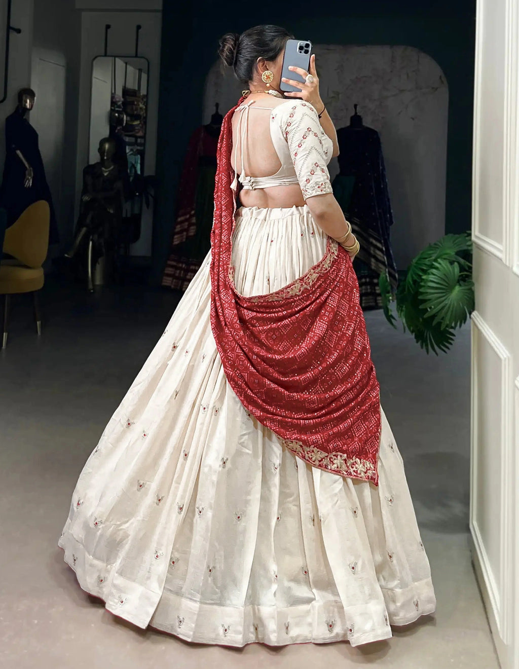 Embellished Semi Stitched Lehenga Choli (Off white)